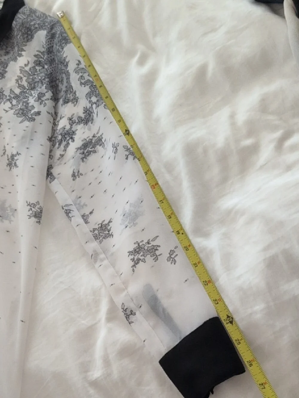 Guess Los Angeles Black & White Floral Sheer Button-Front Blouse